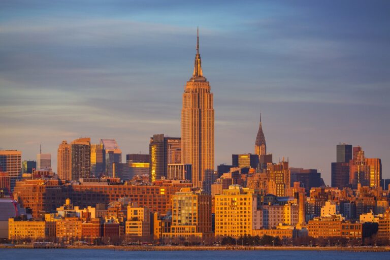 the court of thorns and roses in order