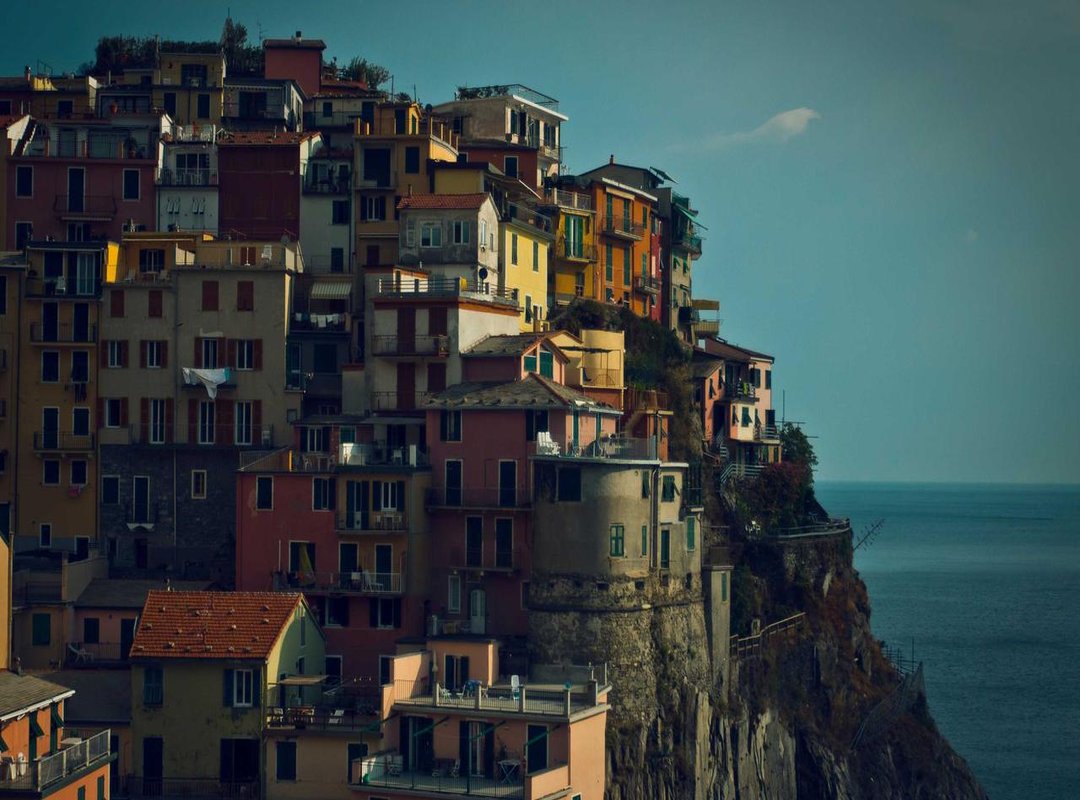 Searching for the Photo: Fact vs. Online Fiction